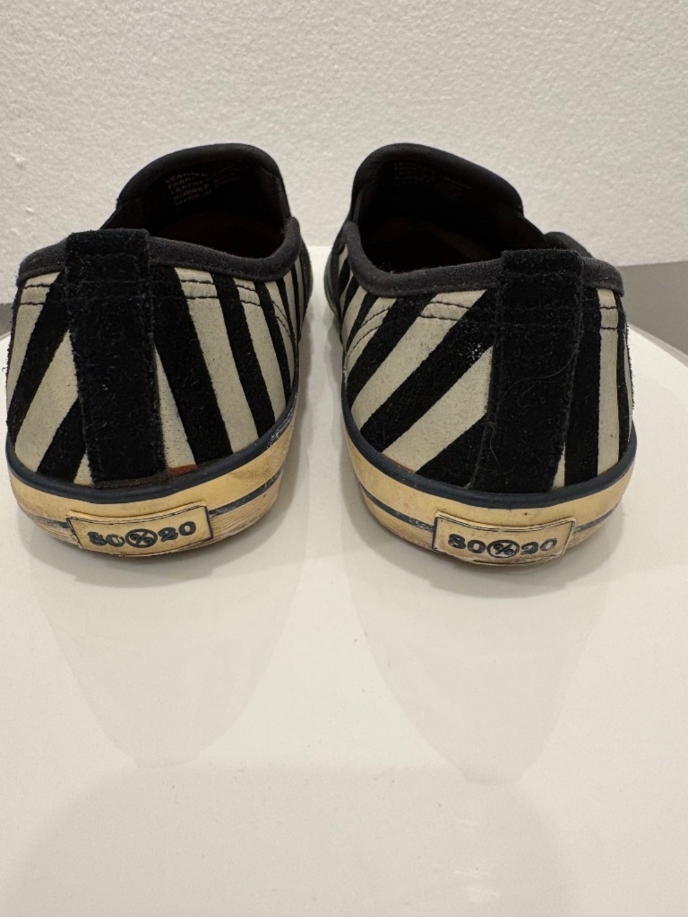 Vintage 80%20 Black & White Bullseye Slip-On Sneakers; 7.5 - Picture 4 of 7